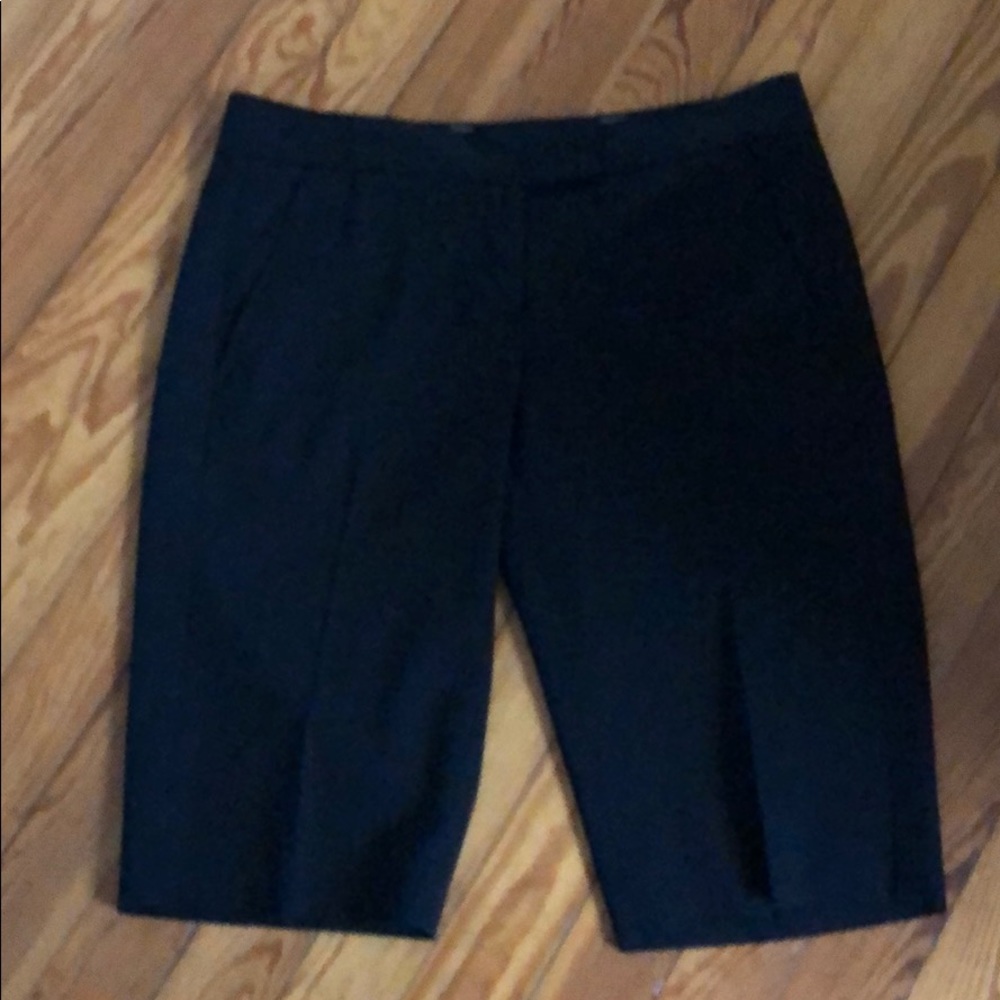 Theory Black Walking Short. Size 6.